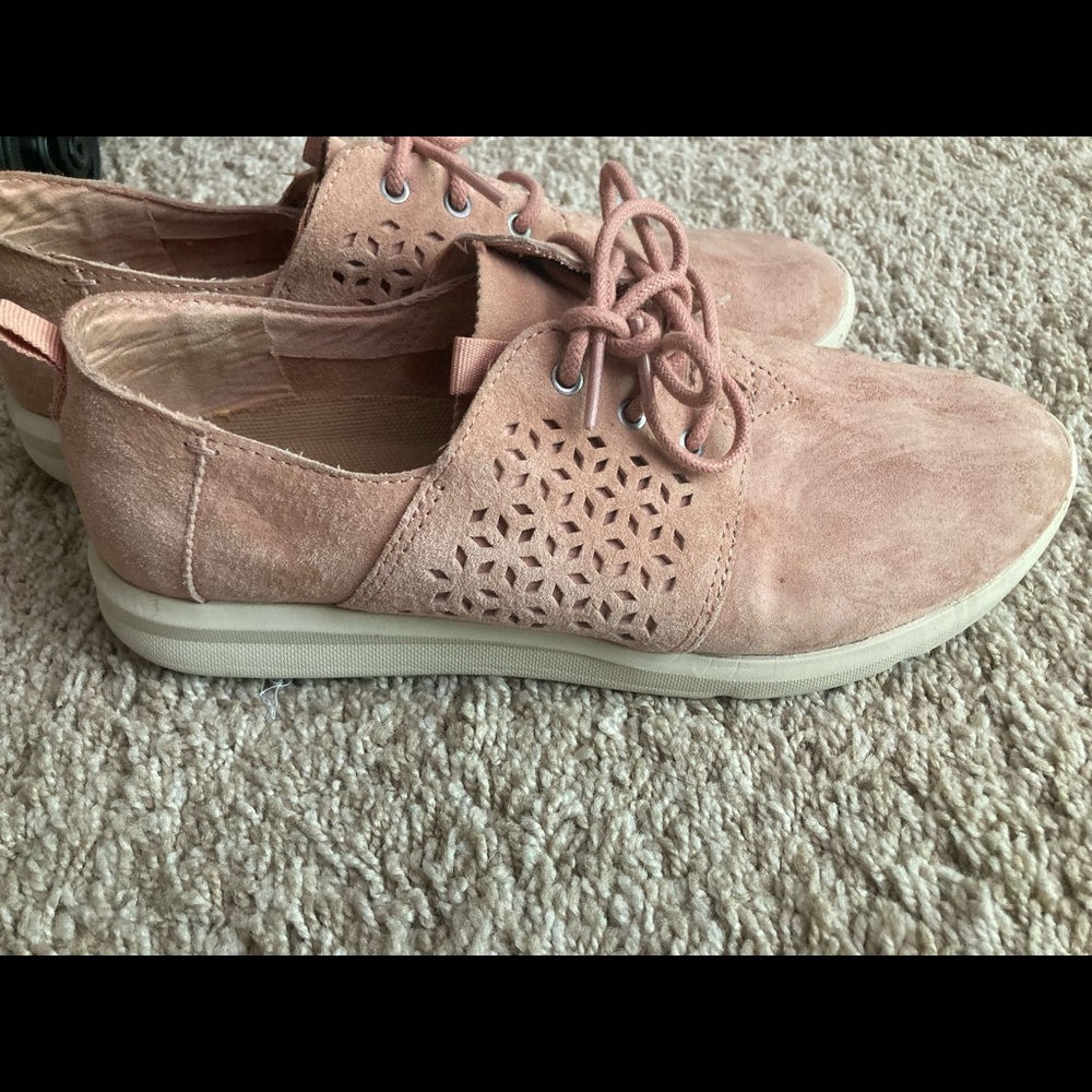 Toms sneakers